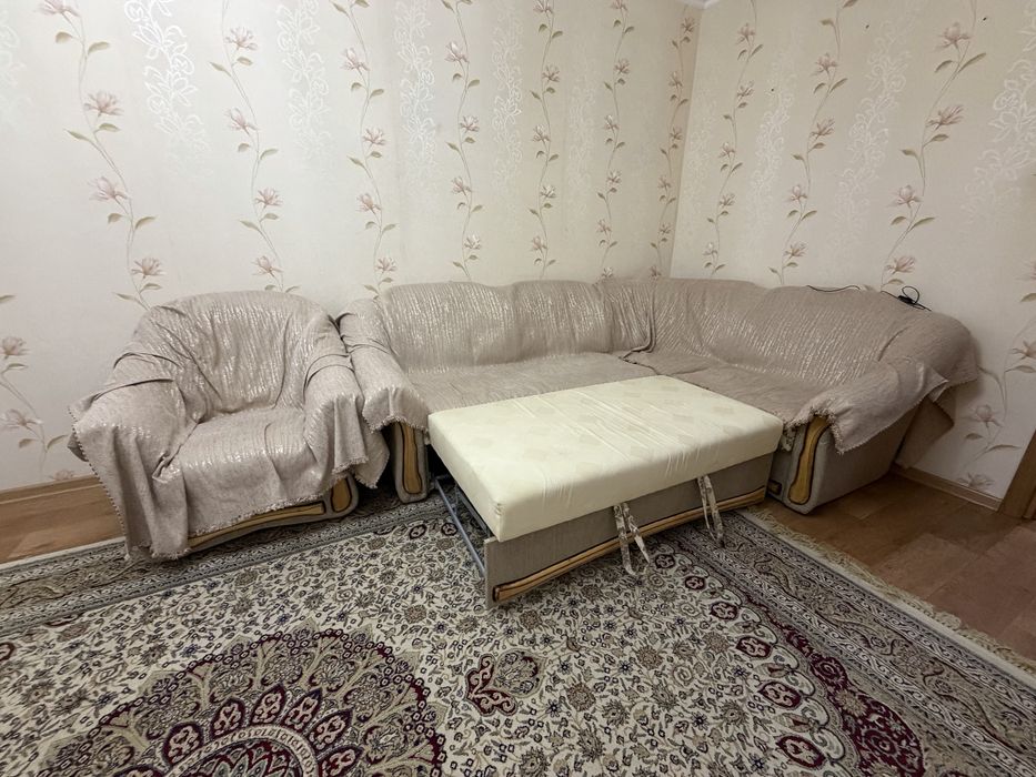 Қонақ бөлмеге арналған диван сатылады.