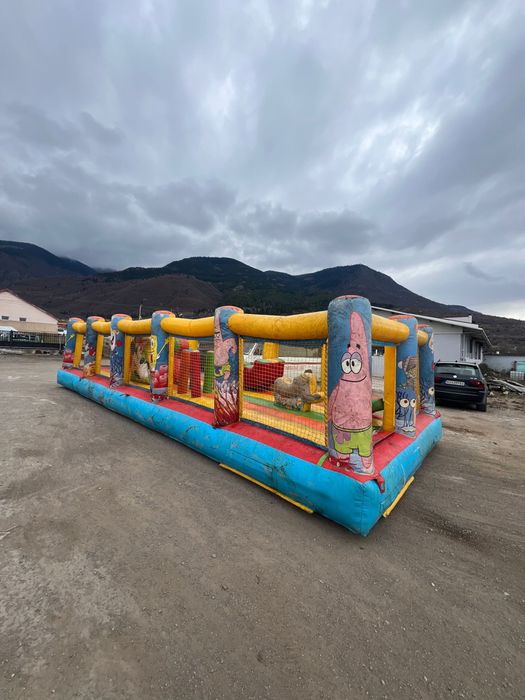 Надуваем батут Спондж Боб