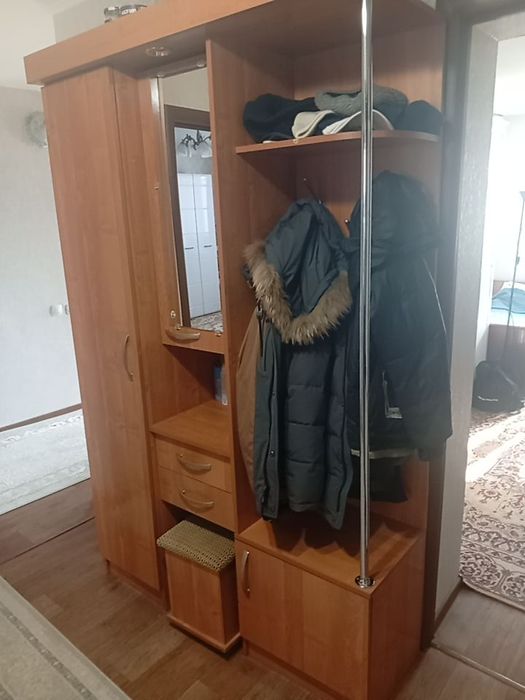 Продаю прихожий шкаф
