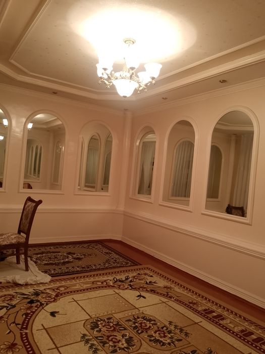 Uy sotiladi tez katta hovli 10sotix 11xona