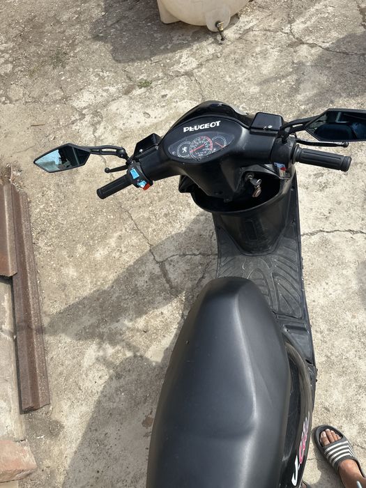 Peugeot V-Clic скутер 50ccm,редовни документи!