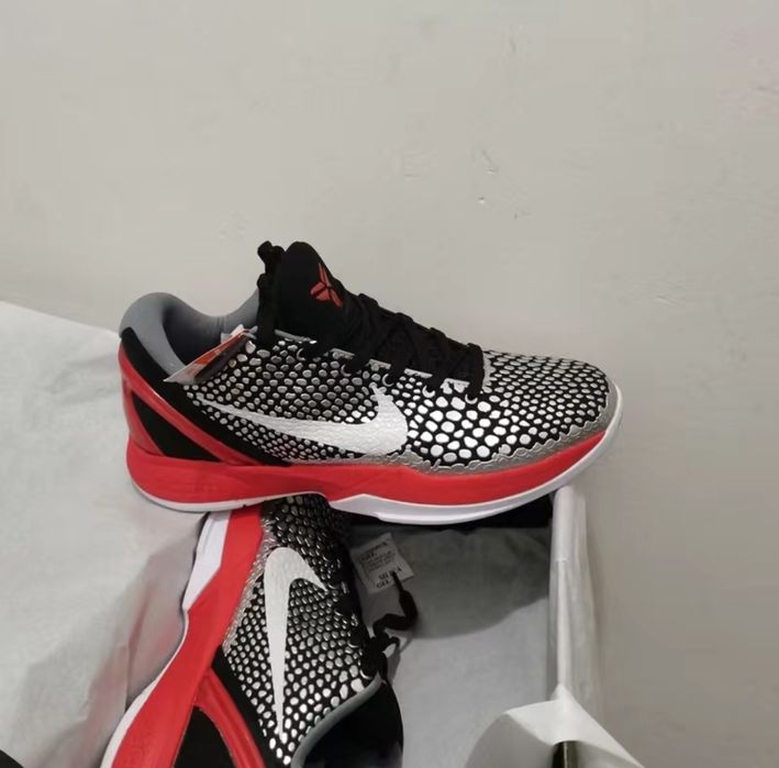 Продается пара баскетбольных кроссовок "Kobe 6"