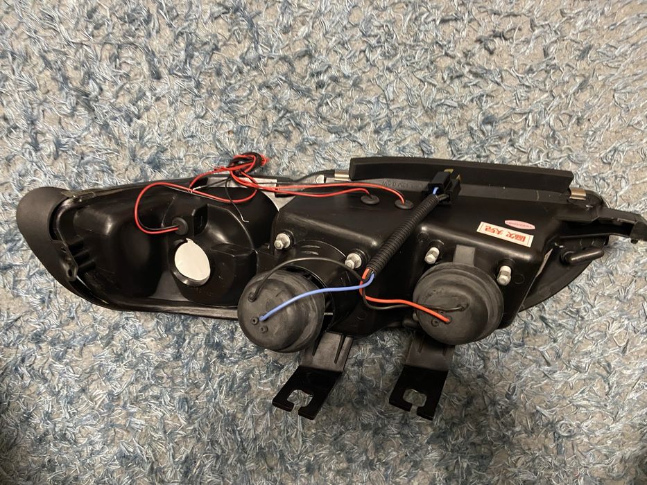 Продавам десен тунинг фар "Angel Eyes" за Honda Civic (1991-1995)