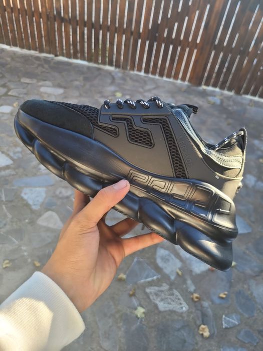 OFERTA DE VARA 399 RON Versace Chain Reaction NEGRU