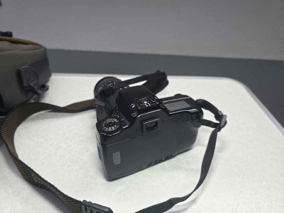 Стар лентов фотоапарат Canon EOS 10 и Sigma 70-300