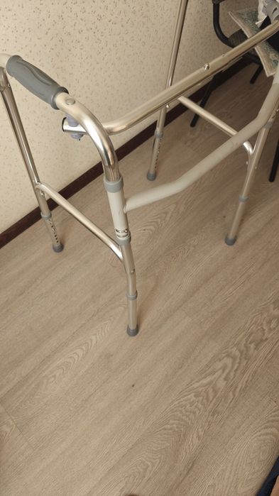 Ходунок шагающий, усиленный