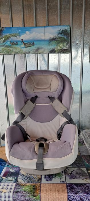 Scaun auto potrivit copiilor cu varsta intre 12 luni si 6 ani