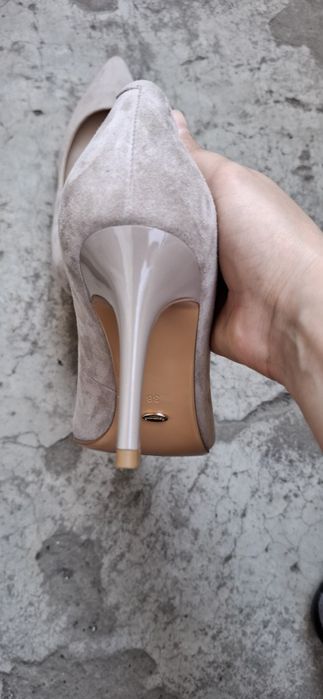 Продаю женские туфли