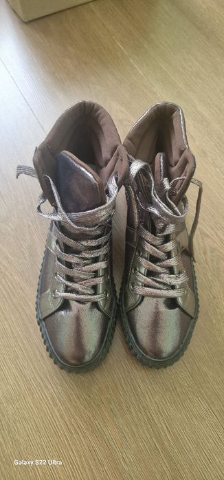 Бляскави обувки 38 номер