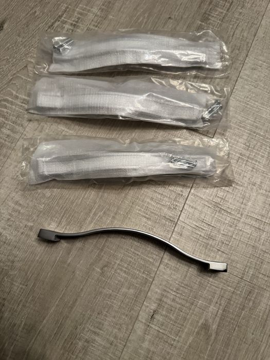 Butoni  chrom inserti sticla si cristal  mobila