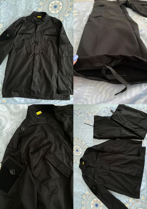 Uniformă tactică neagră, mărimea XXXL, cu buzunare multiple.