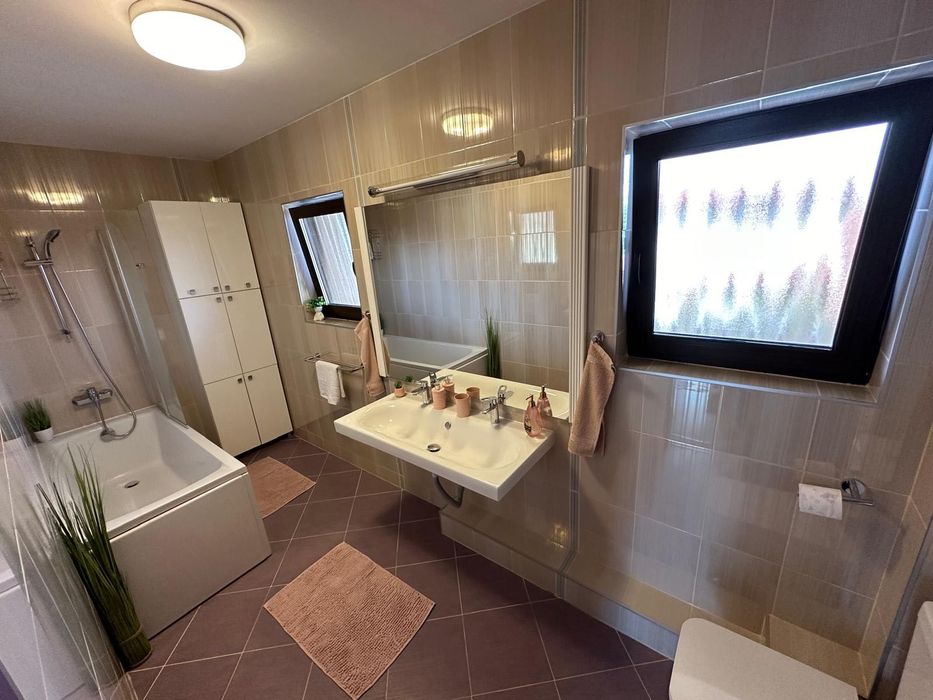 Casa tip duplex in Floresti, zona Terra