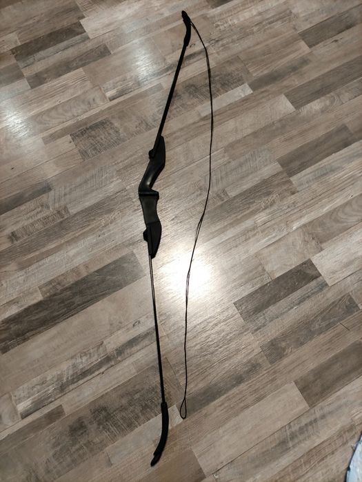 Нов лък и 5бр. Стрели