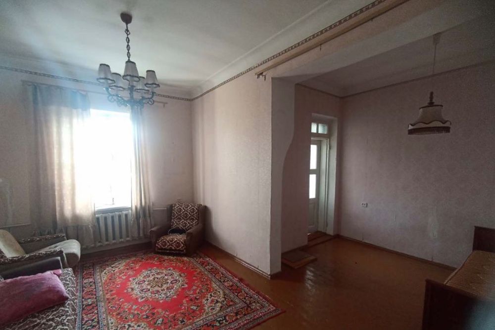 Сдам квартиру в кирпичном доме рядом с гостиницей Азия.