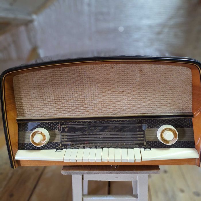 Vand radio pe lampi