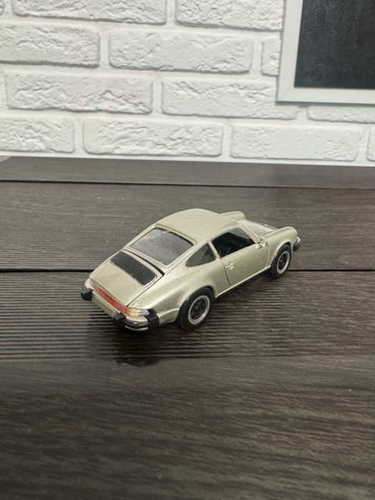 Модель автомобиля 1/43