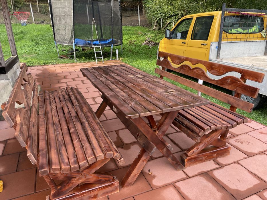 Vând set masă cu bănci