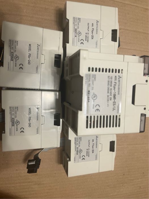 Lot Mitsubishi PLC FX2N-16MR-ES/UL + 4x FX2N-2DA + Sursă Mean Well DR-30-24 – Automatizări Industriale