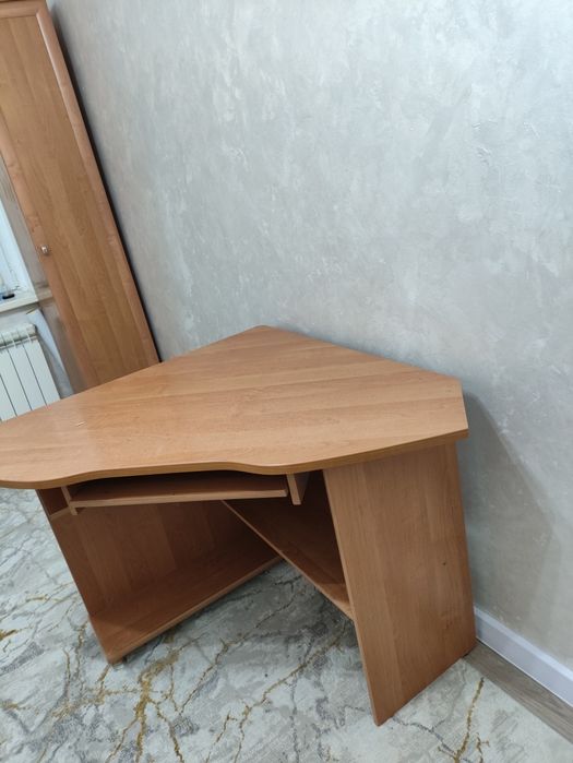 Стол угловой.писменный. компьютерный б/у