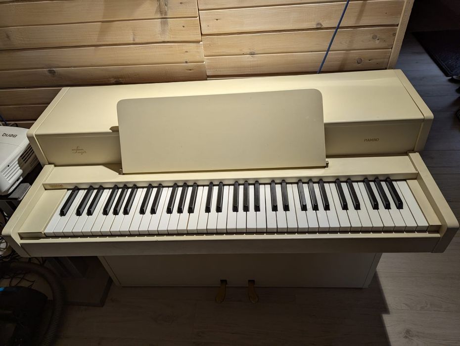 Pianina in stare foarte buna