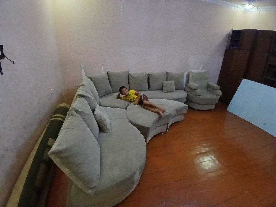 Мебель диван сотилади