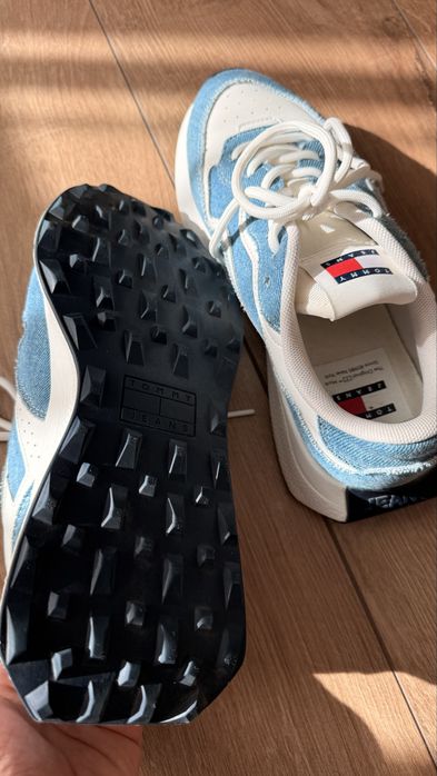 Продам кроссовки Tommy оригинал