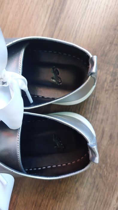 Официални сребристи кецове