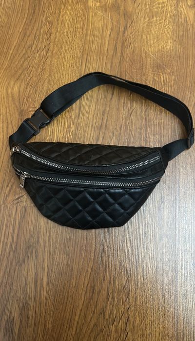 Сумка бананка черная