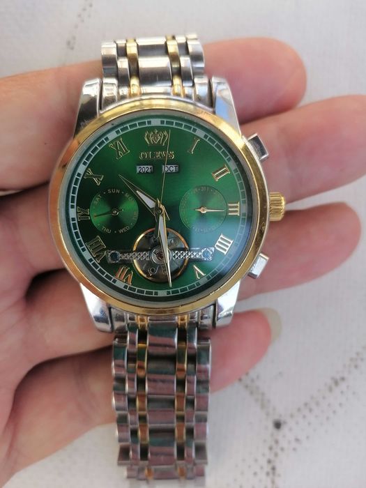 Продавам самонавиващ часовник Olevs водонепроницаем 3атм.