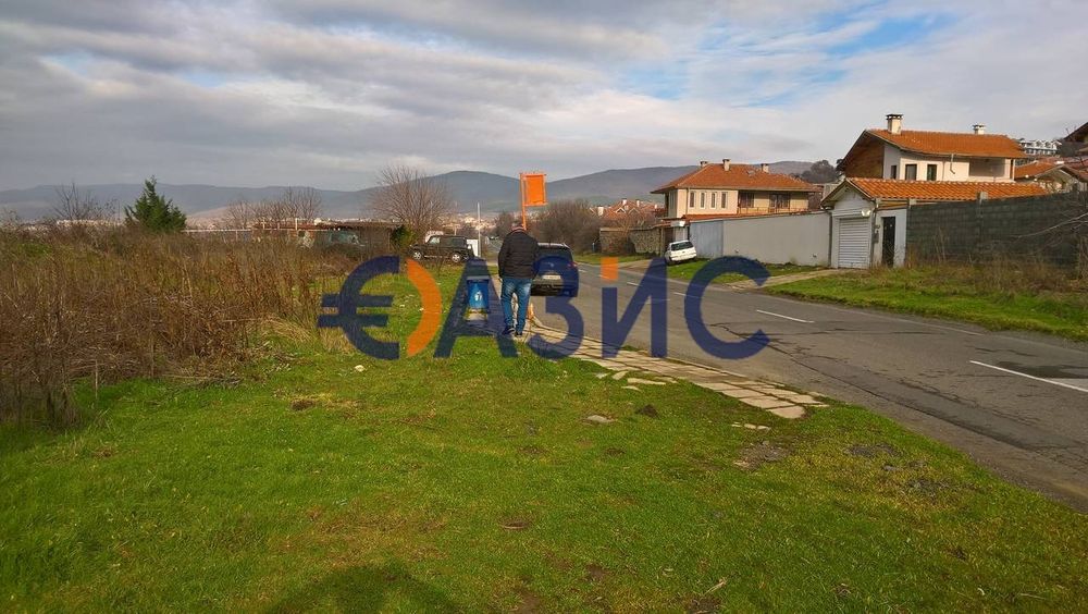 Парцел в регуляция на главен път по пътя за Кошарица, местност Драката