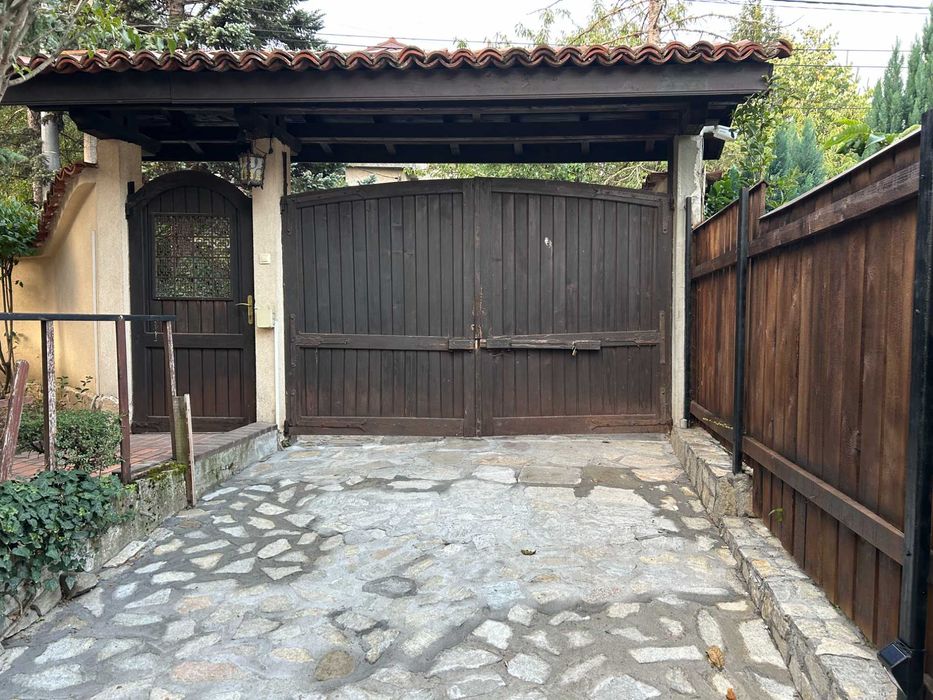 Дървен портал 310/210 см.