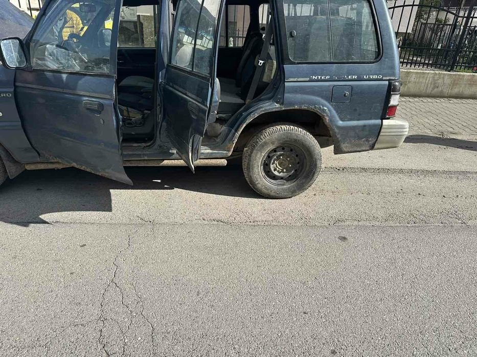 Mitsubishi Pajero 2.5 TDI на части само