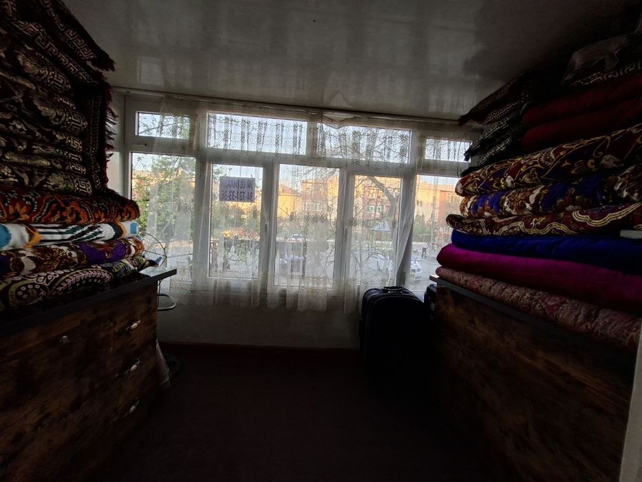 4 qavatlik etajni 1 etajidan 2xonalik uy