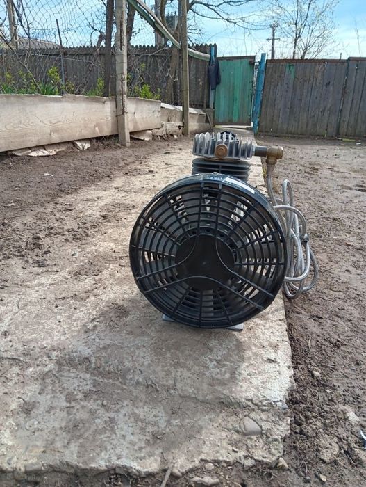 Vând grup de pompare cu motor, fără ulei, modelul FIAC GMS150.