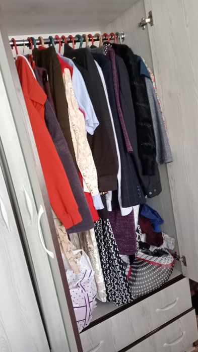 Шкаф сатылады . .