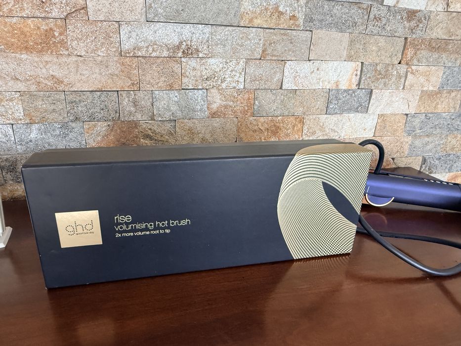 Ondulator profesional GHD Rise Volumising Hot Brush