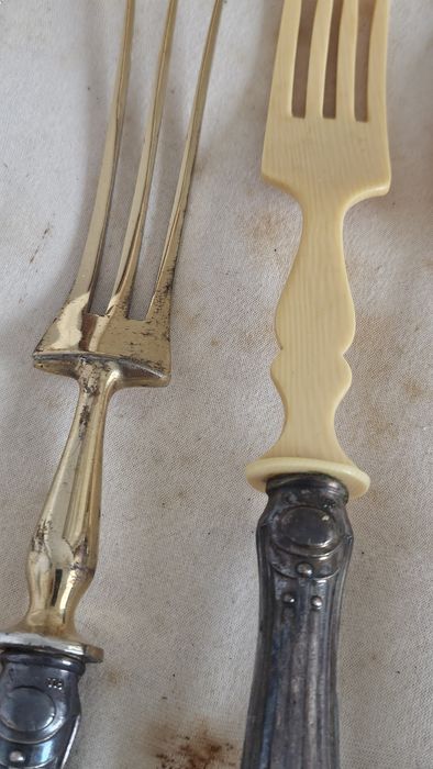 Сребърни прибори за сервиране