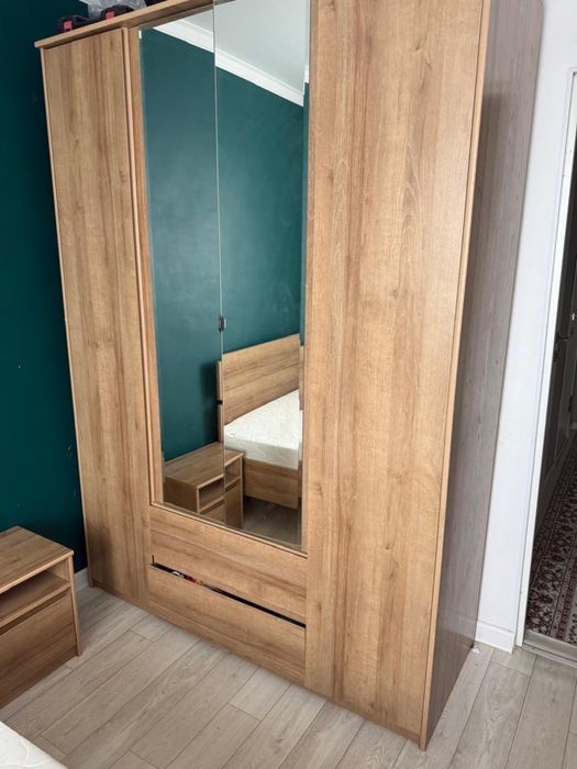 Продам спальный гарнитур