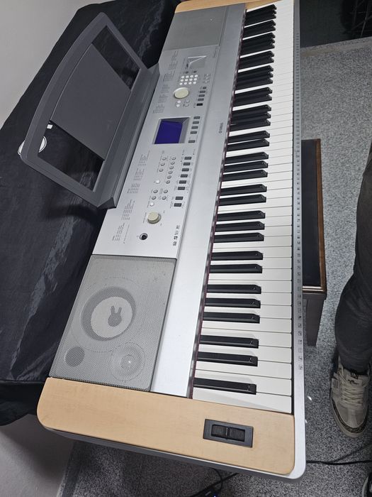 Pian Yamaha DGX 640 cu scaun
