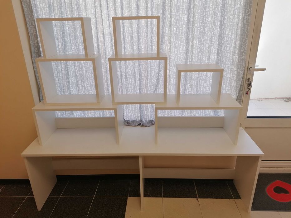 Мебели за обзавеждане на студио / ателие (гардероб, шкафове, витрина)