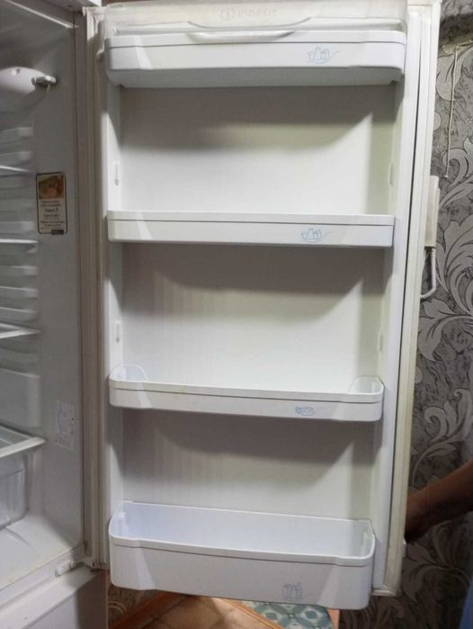 Продается холодильник  lndesit