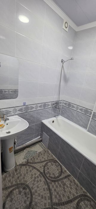 Продам 2-комнотная квартиру на кадишева конечка