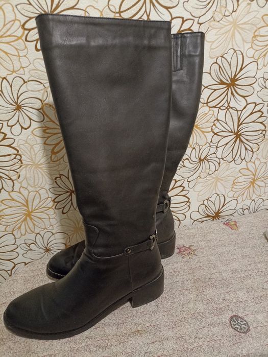 Продам кожаные женские сапоги