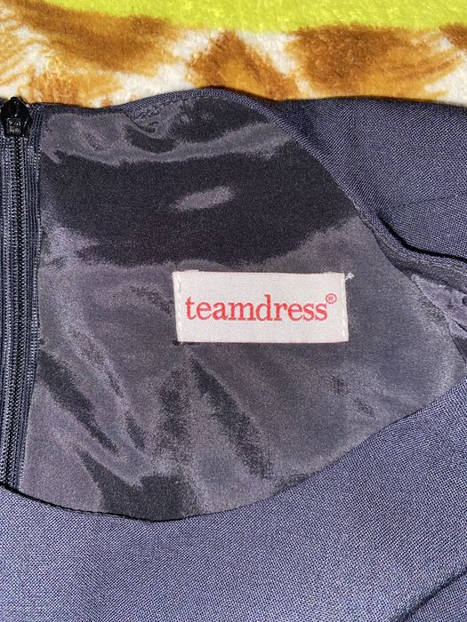 Rochie neagră Teamdress, ideală pentru birou sau ținute elegante.
