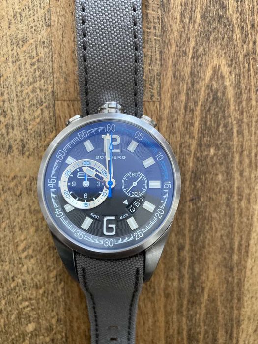 Продавам часовник