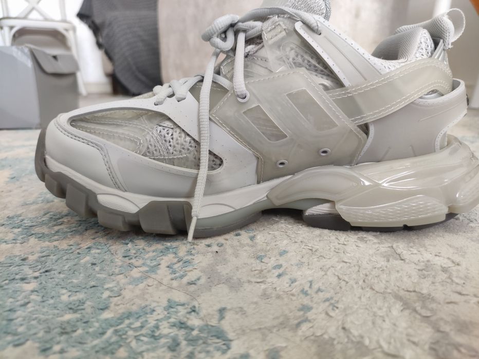 Balenciaga track 1