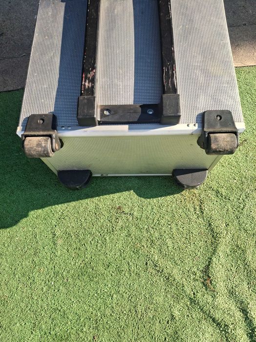 Куфар за инструменти  с колелца