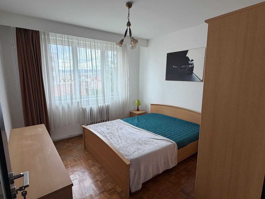 Persoana Fizica vand apartament 2 camere, 47 mp Parcul Feroviarilor (P-ta Abator - B-dul Bucuresti), bloc reabilitat termic, centrala termica proprie.