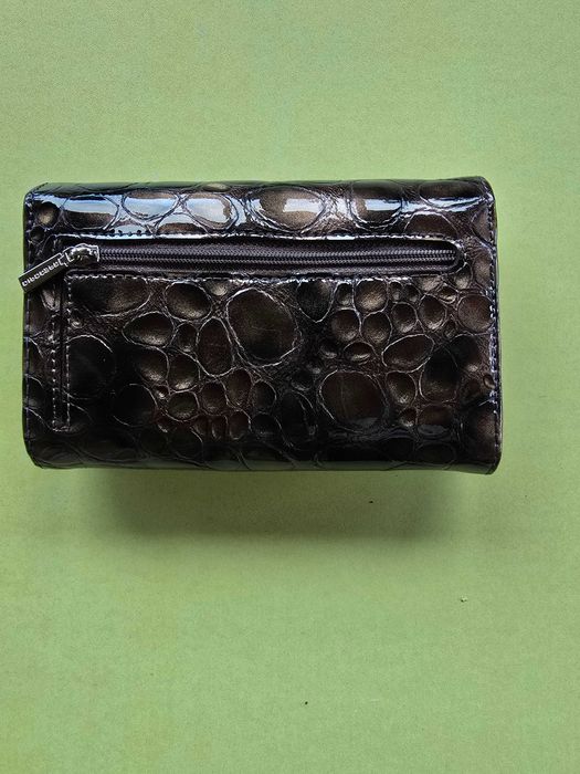 Лачено портмоне с крокодилски принт