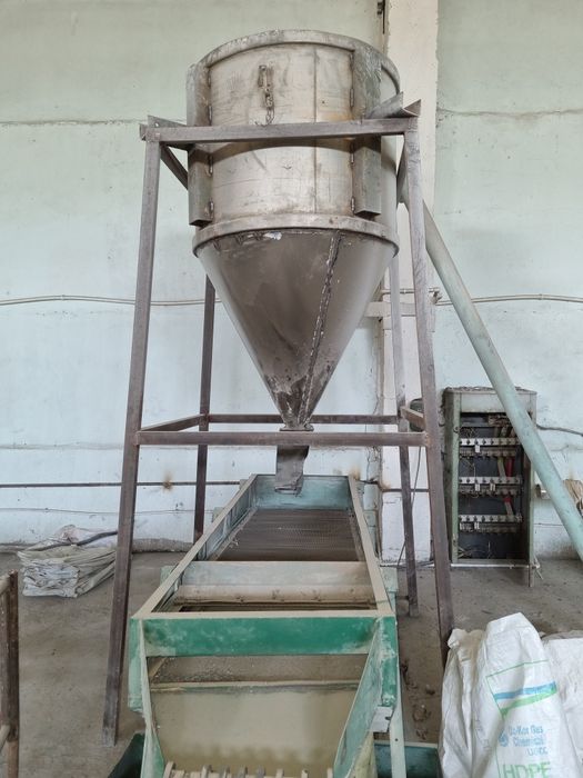 Двухшнековый экструдер продается